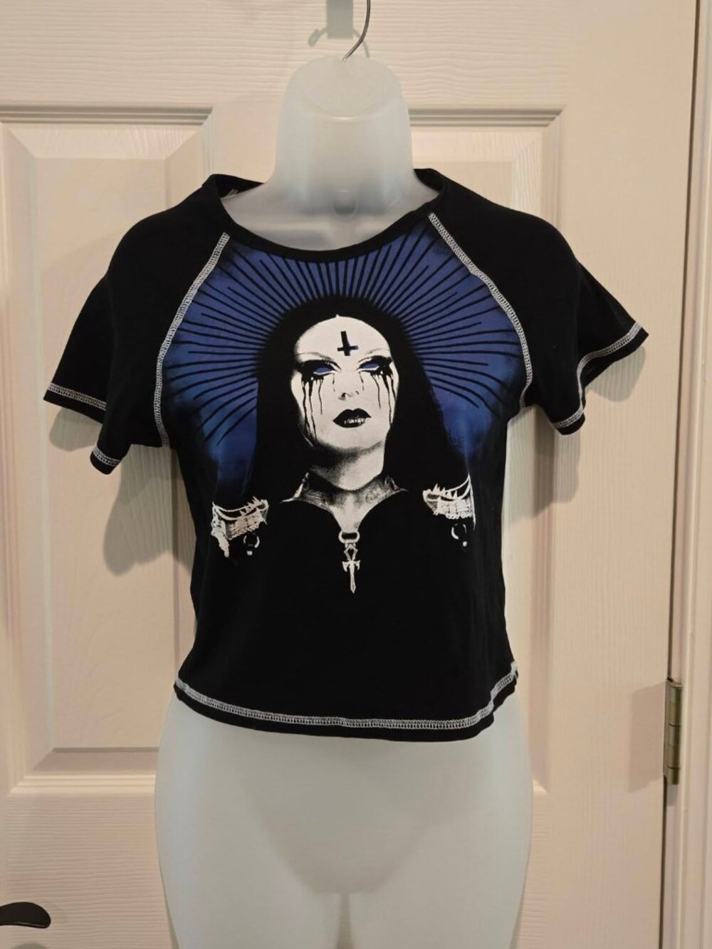 Dolls Kill Widow Black & Blue Cropped Gothic Woman Graphic Fitted Baby Tee Large